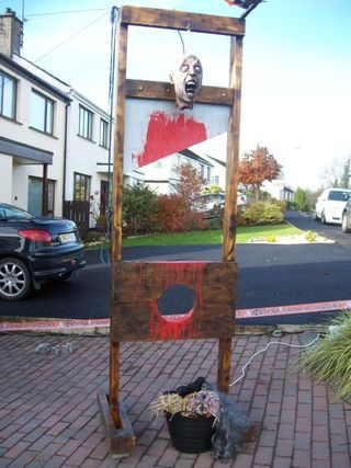 guillotine halloween